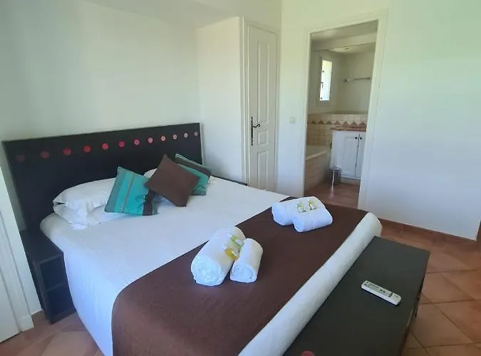 Vila Avec Apercu Et Piscine Privee *