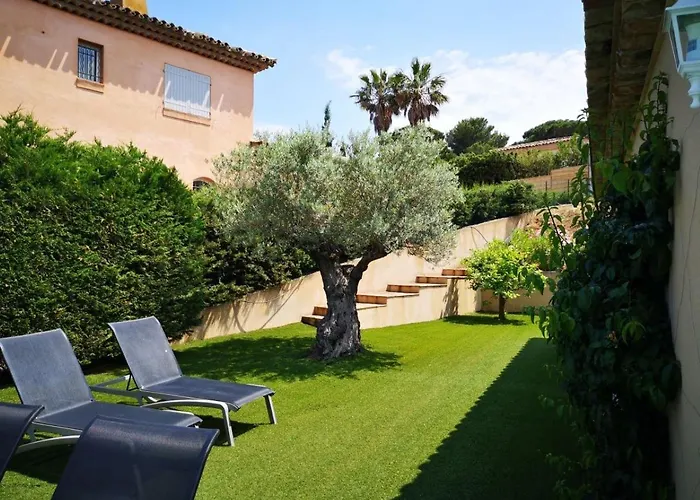 Vila Avec Apercu Et Piscine Privee Sainte-Maxime