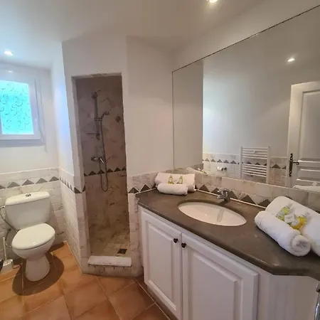 Avec Apercu Et Piscine Privee *